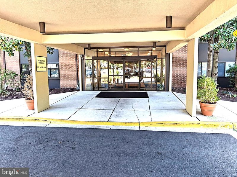 2921 Leisure World Blvd N #325, Silver Spring, MD 20906