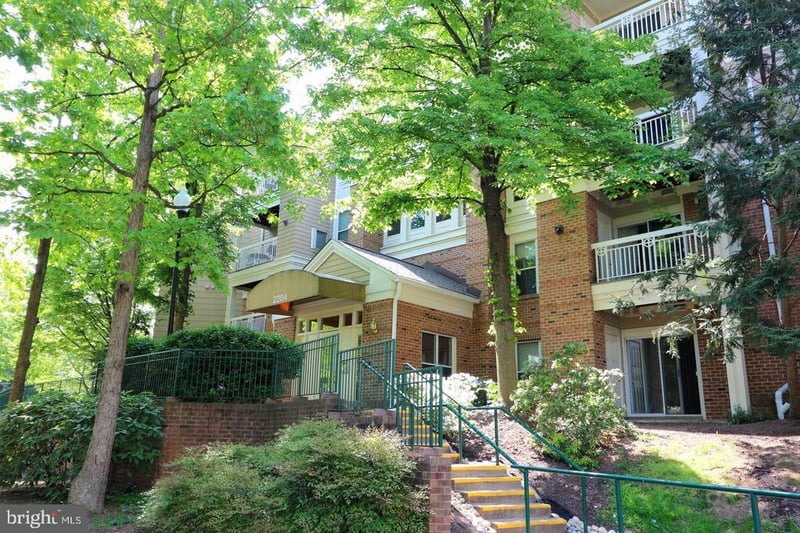 2204 Westcourt Ln #405, Herndon, VA 20170