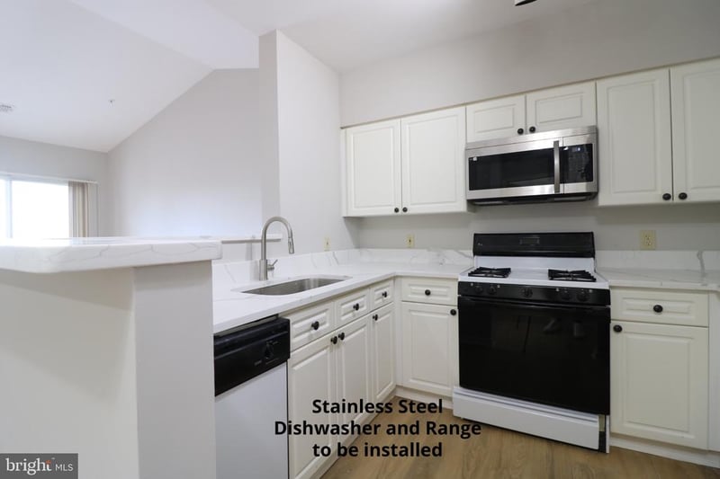 2204 Westcourt Ln #405, Herndon, VA 20170