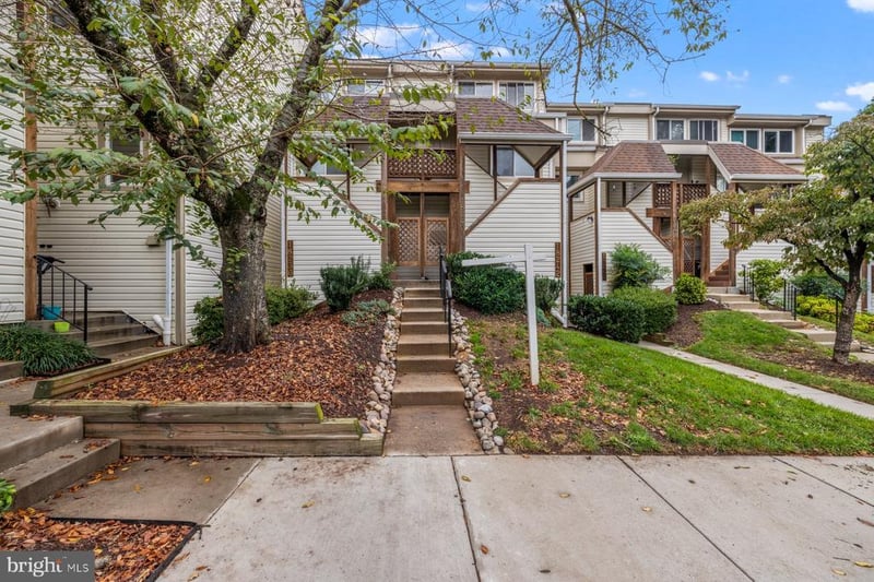18240 Windsor Hill Dr #311, Olney, MD 20832