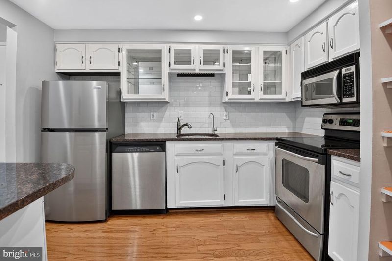 7621 Tremayne Pl #307, Mclean, VA 22102