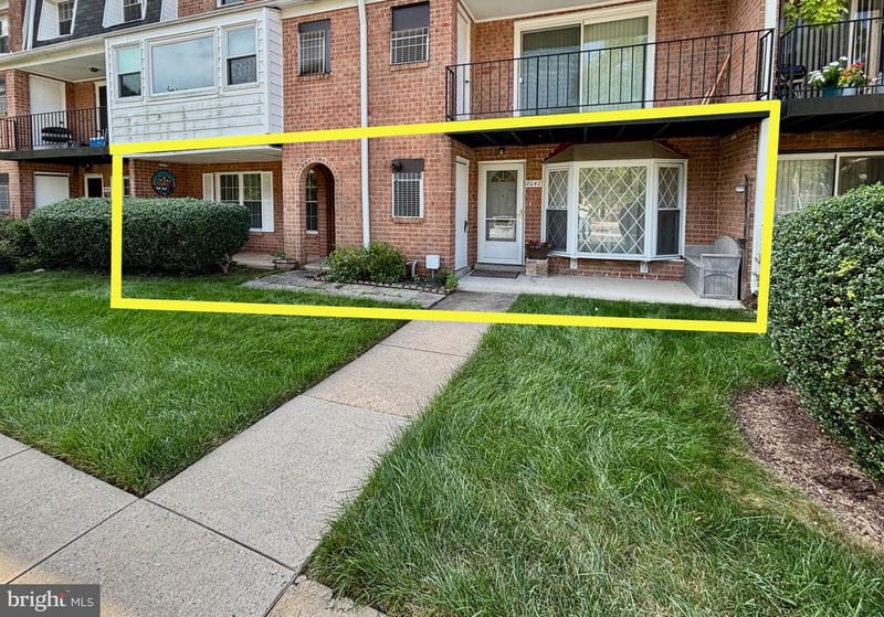 8042 Lakecrest Dr, Greenbelt, MD 20770