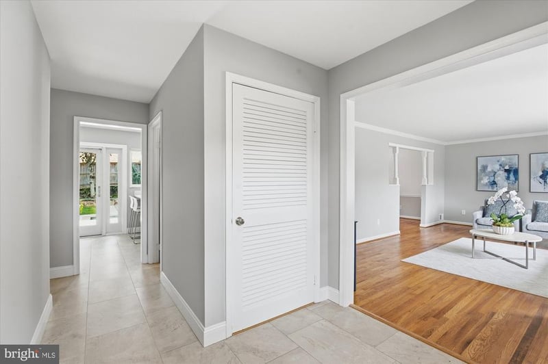 11200 Hunt Club Dr, Potomac, MD 20854