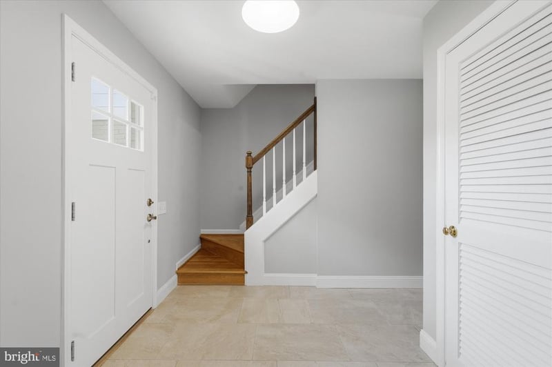 11200 Hunt Club Dr, Potomac, MD 20854