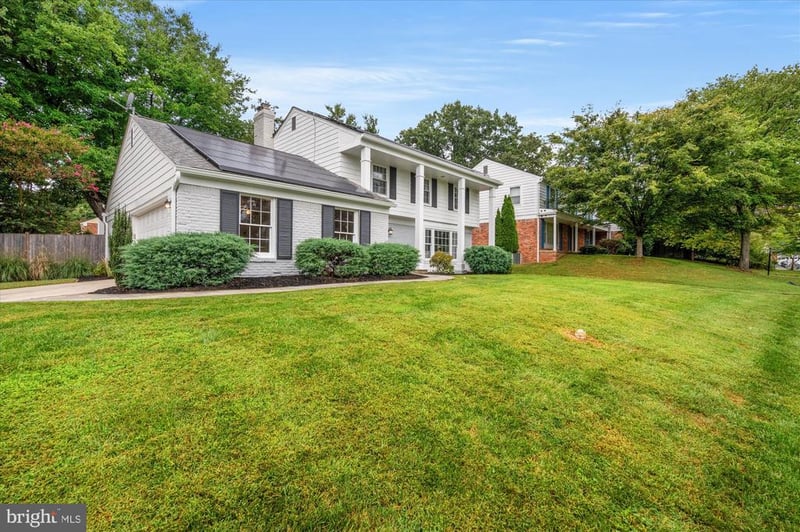 11200 Hunt Club Dr, Potomac, MD 20854