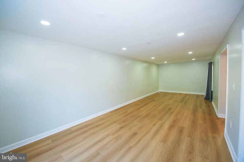 52 State Ct #101, Gaithersburg, MD 20877