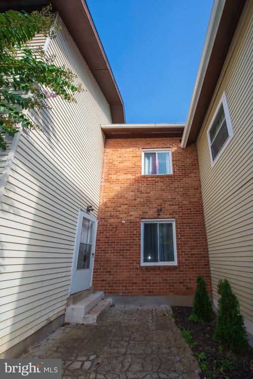 52 State Ct #101, Gaithersburg, MD 20877