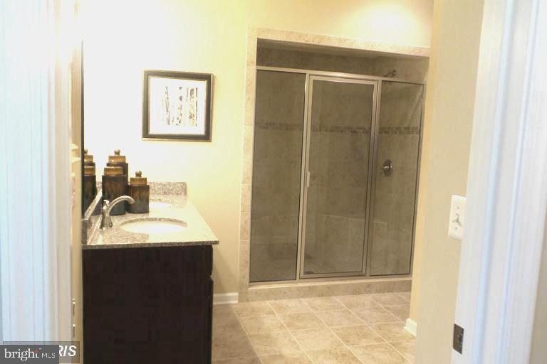 6946 Kona Dr, Gainesville, VA 20155