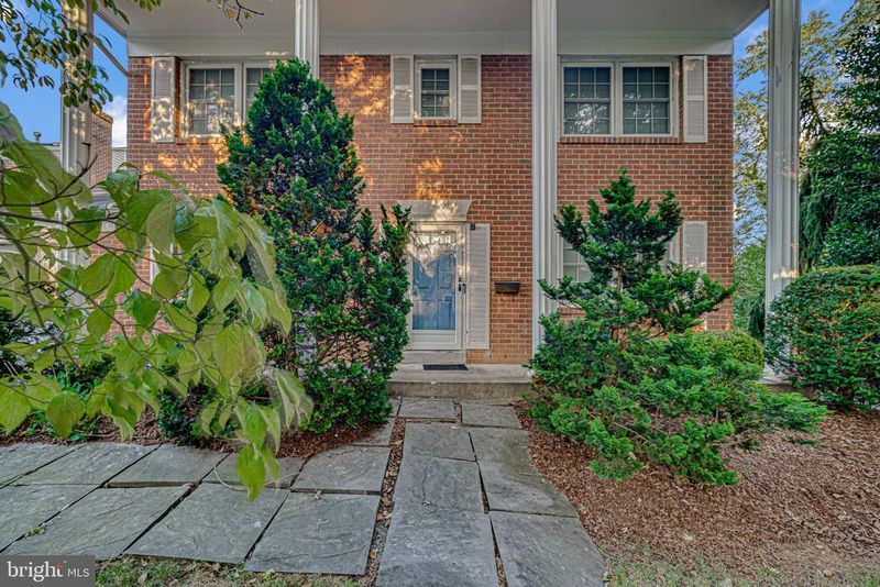 10807 Mccomas Ct, Kensington, MD 20895