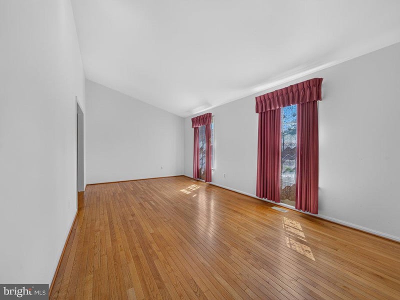 9734 Zimbro Ave, Manassas, VA 20110