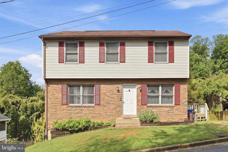 11 W E St, Brunswick, MD 21716