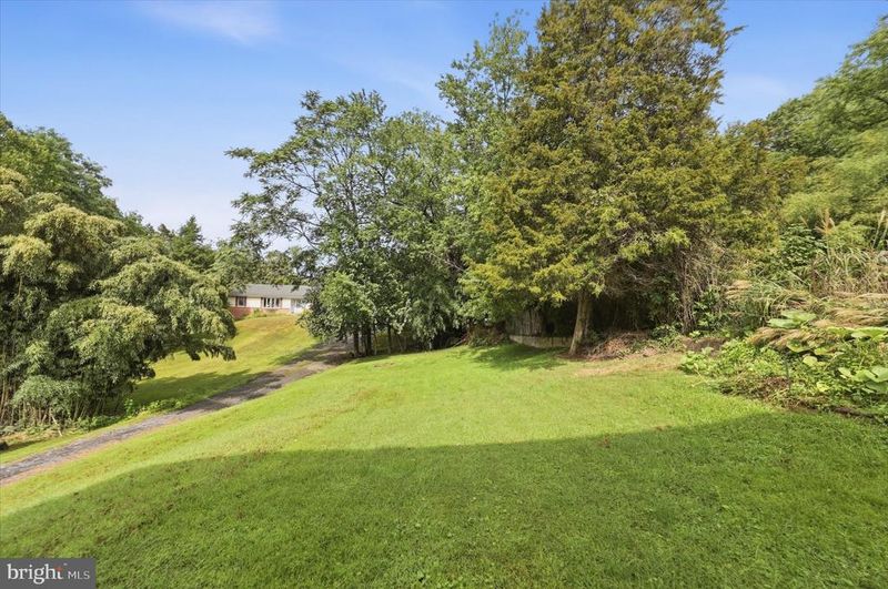 11 W E St, Brunswick, MD 21716