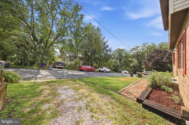 11 W E St, Brunswick, MD 21716