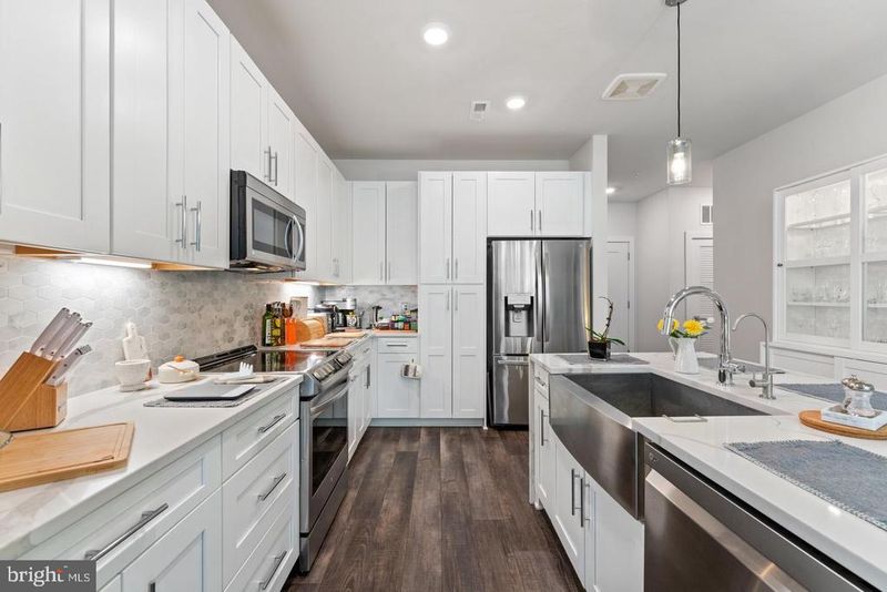 1761 Old Meadow Rd #420, Mclean, VA 22102
