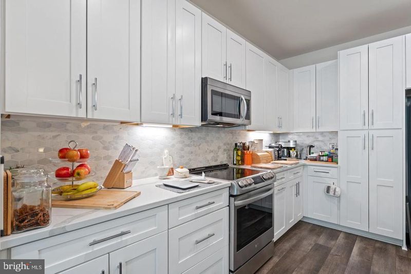 1761 Old Meadow Rd #420, Mclean, VA 22102