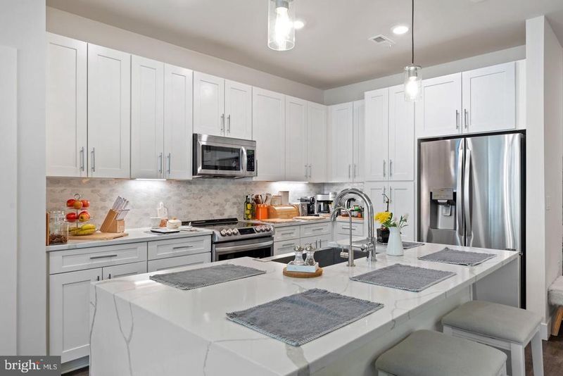 1761 Old Meadow Rd #420, Mclean, VA 22102