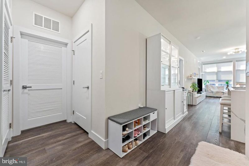 1761 Old Meadow Rd #420, Mclean, VA 22102