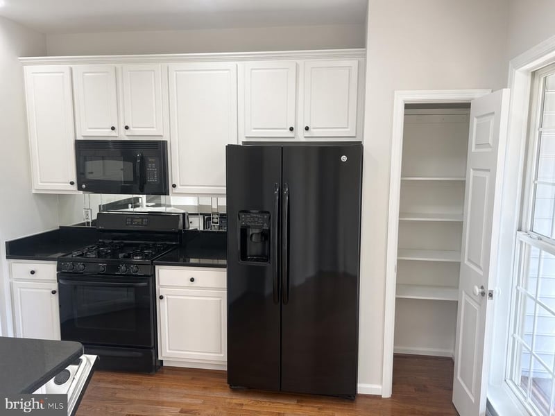 5270 Kestrel Crossing Dr, Alexandria, VA 22312