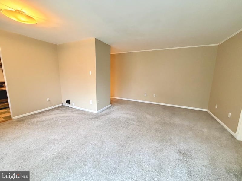 10506 Weymouth St #204, Bethesda, MD 20814