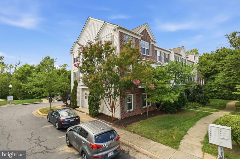 13318 Summer Garden WALK, Centreville, VA 20120