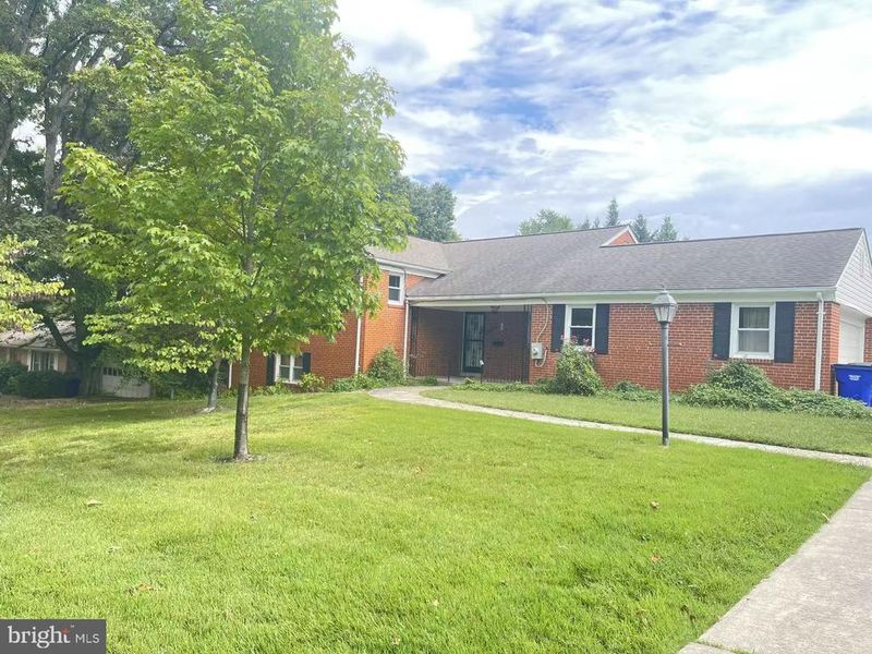 7325 Radcliffe Dr, College Park, MD 20740
