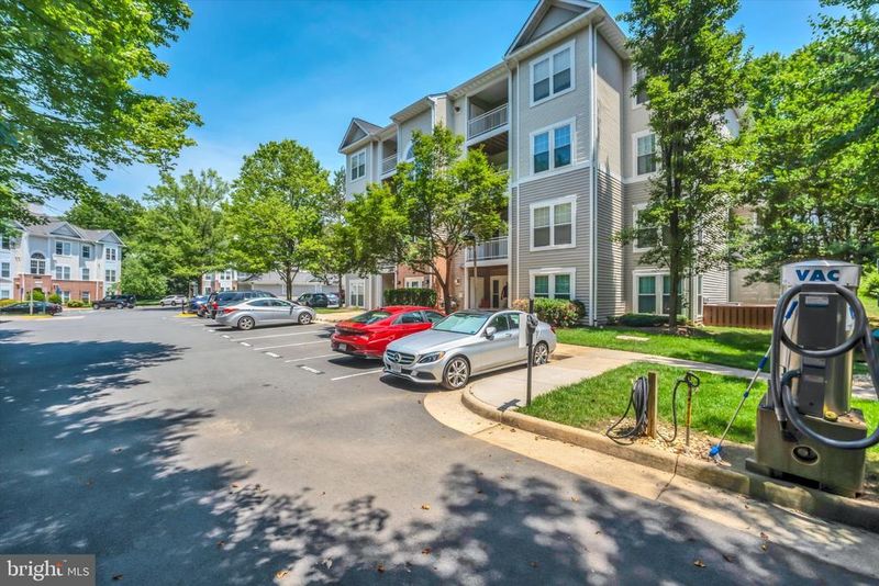 1516 N Point Dr #0001, Reston, VA 20194