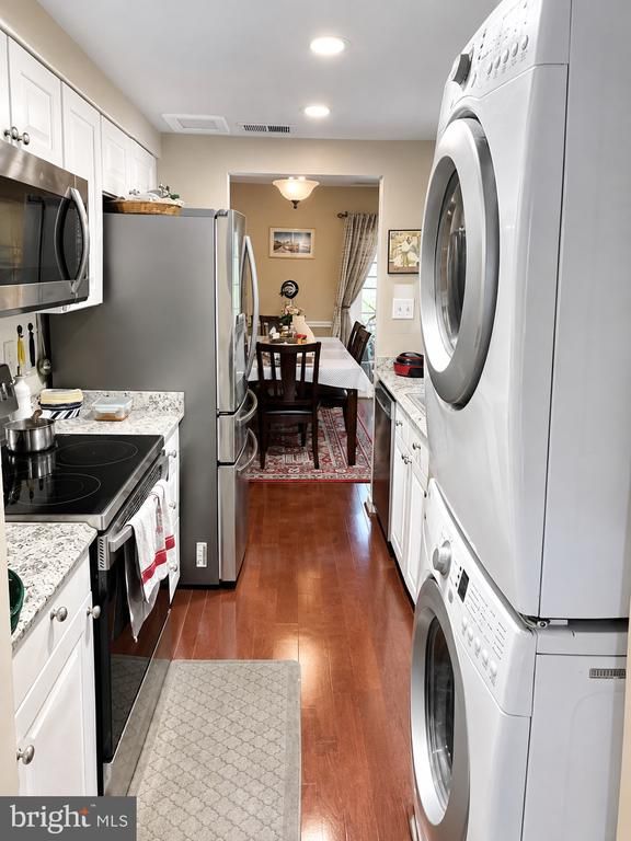 2190 Monaghan Dr, Herndon, VA 20170