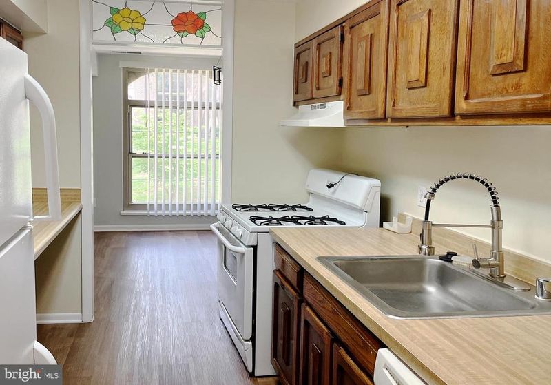 3322 Woodburn Village Dr #24, Annandale, VA 22003