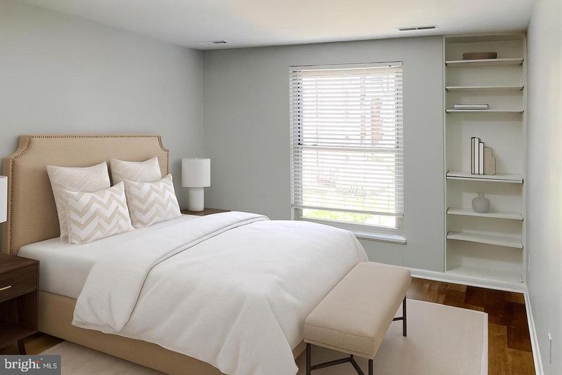 3322 Woodburn Village Dr #24, Annandale, VA 22003