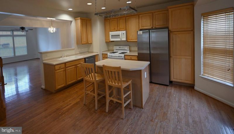 2985 Huntington Grove Sq, Alexandria, VA 22306