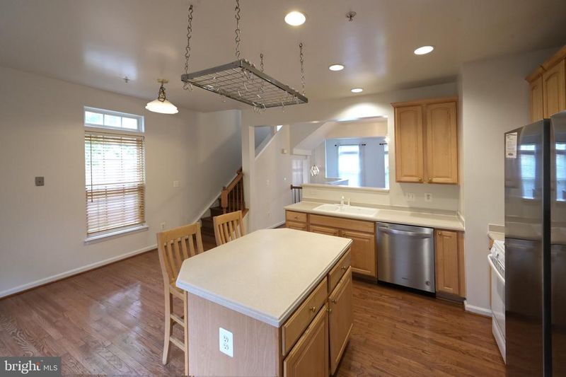 2985 Huntington Grove Sq, Alexandria, VA 22306