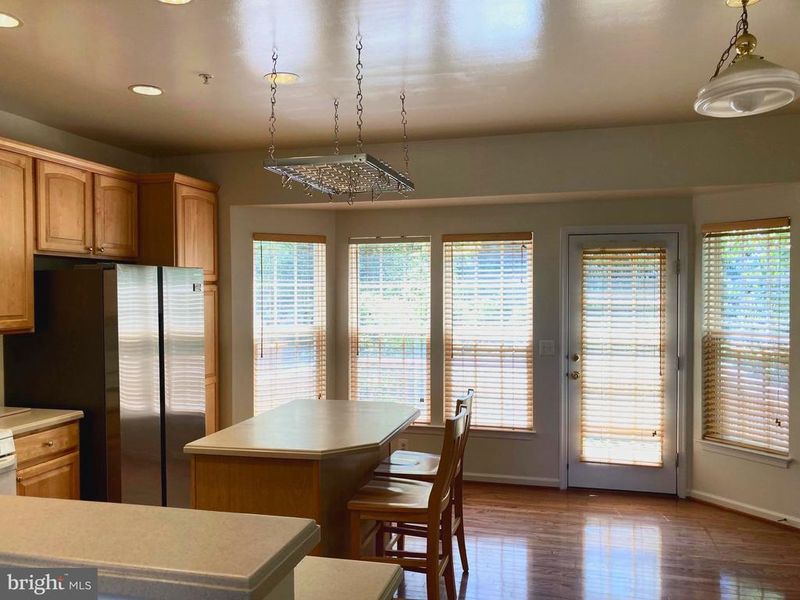 2985 Huntington Grove Sq, Alexandria, VA 22306