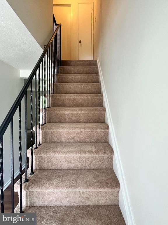 1939 Dutch Village Dr, Hyattsville, MD 20785