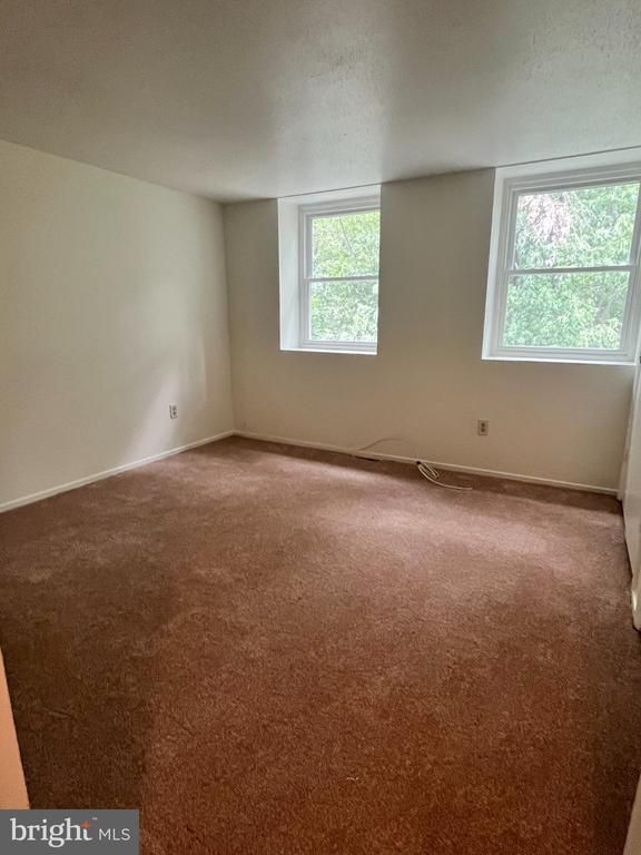 1939 Dutch Village Dr, Hyattsville, MD 20785