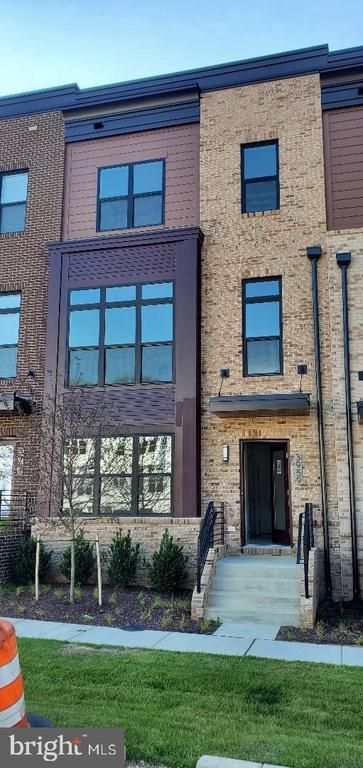 3959 Cranes Bill Ct, Rockville, MD 20852
