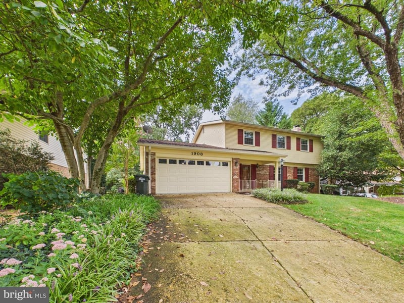 1908 Diplomat Ct, Falls Church, VA 22043