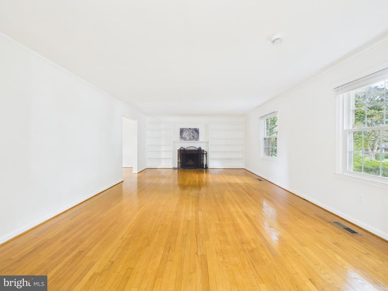 1908 Diplomat Ct, Falls Church, VA 22043