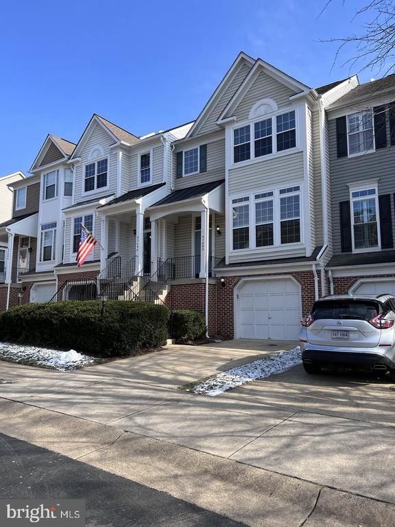 47692 Woolcott Sq, Sterling, VA 20165