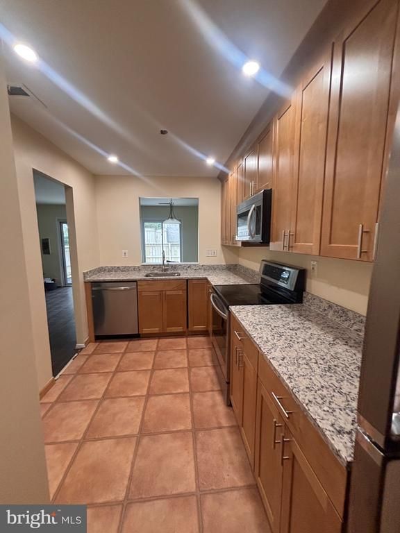 10242 Ridgeline Dr, Montgomery Village, MD 20886