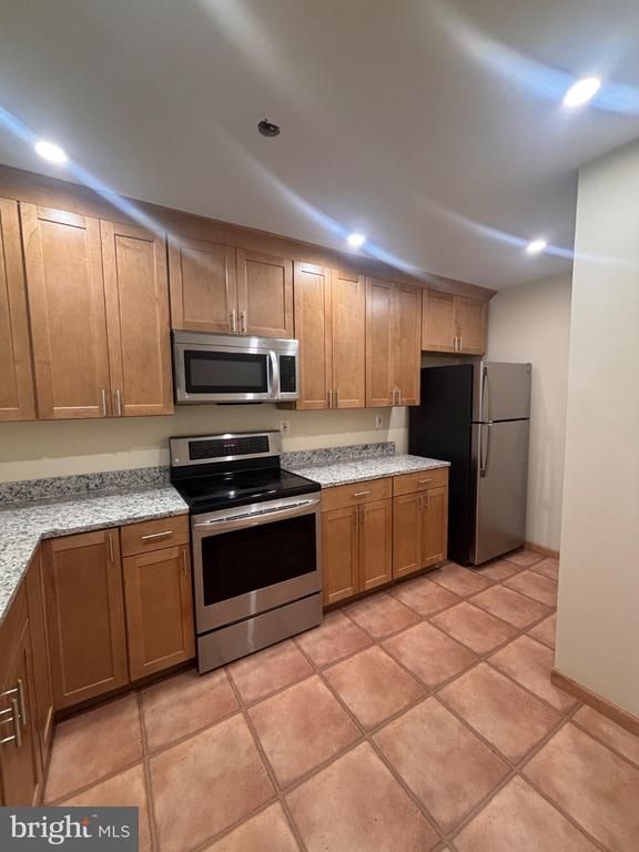 10242 Ridgeline Dr, Montgomery Village, MD 20886