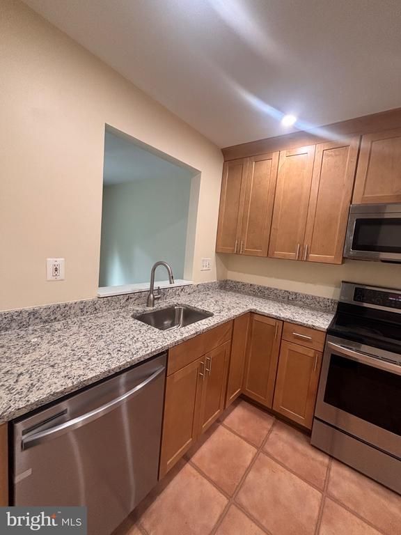 10242 Ridgeline Dr, Montgomery Village, MD 20886