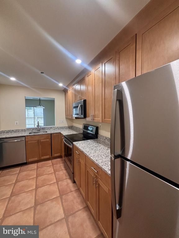 10242 Ridgeline Dr, Montgomery Village, MD 20886