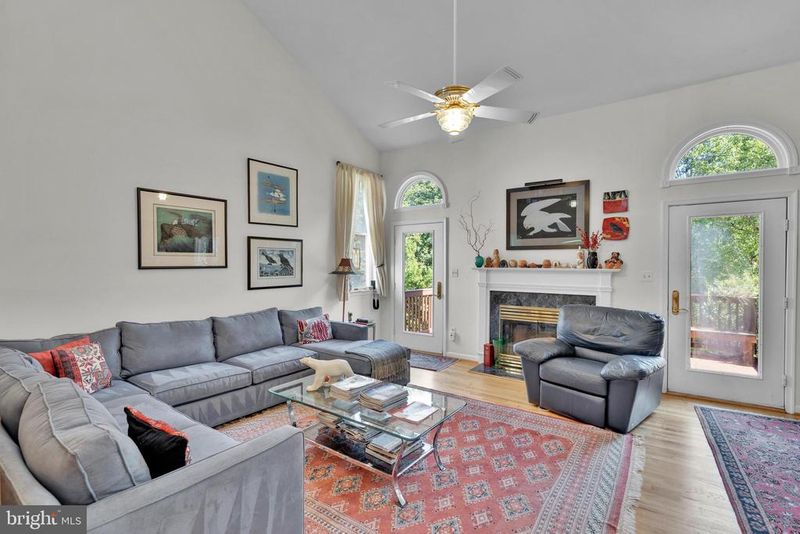 3407 Walnut Hill Ct, Falls Church, VA 22042