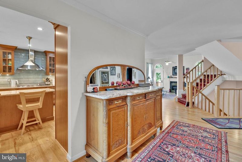 3407 Walnut Hill Ct, Falls Church, VA 22042