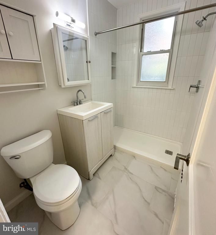 4004 Beecher St NW #102, Washington, DC 20007