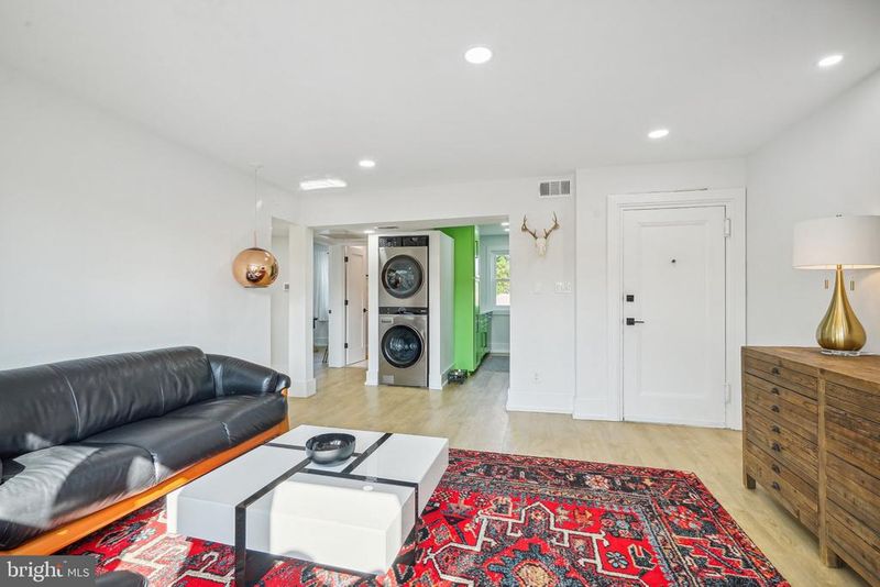 6184 Greenwood Dr #302, Falls Church, VA 22044