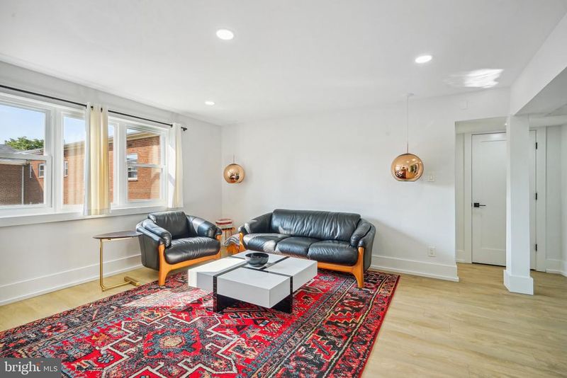6184 Greenwood Dr #302, Falls Church, VA 22044
