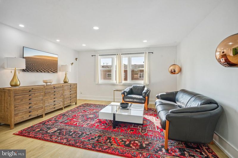 6184 Greenwood Dr #302, Falls Church, VA 22044