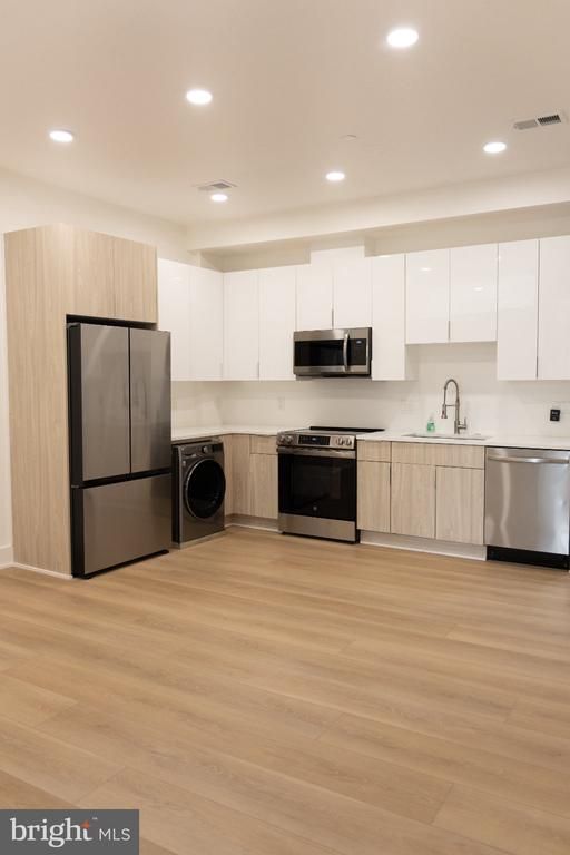 1440 NW Harvard St NW #6, Washington, DC 20009