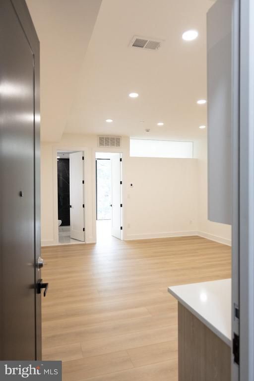1440 NW Harvard St NW #6, Washington, DC 20009